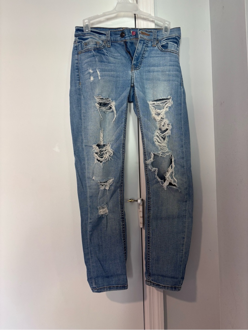eunina light blue distressed boyfriend jeans